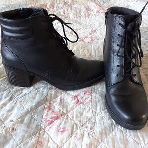 NWOT Clarks Hollis Jasmine Black Leather Boots